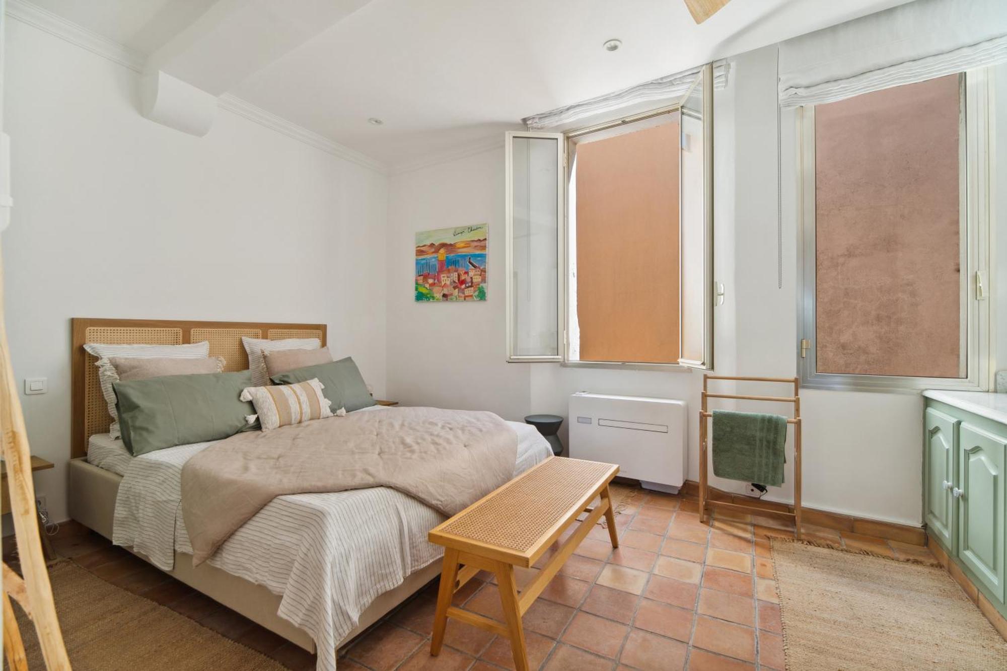 Apartment With Sea View In St Tropez - La Ponche